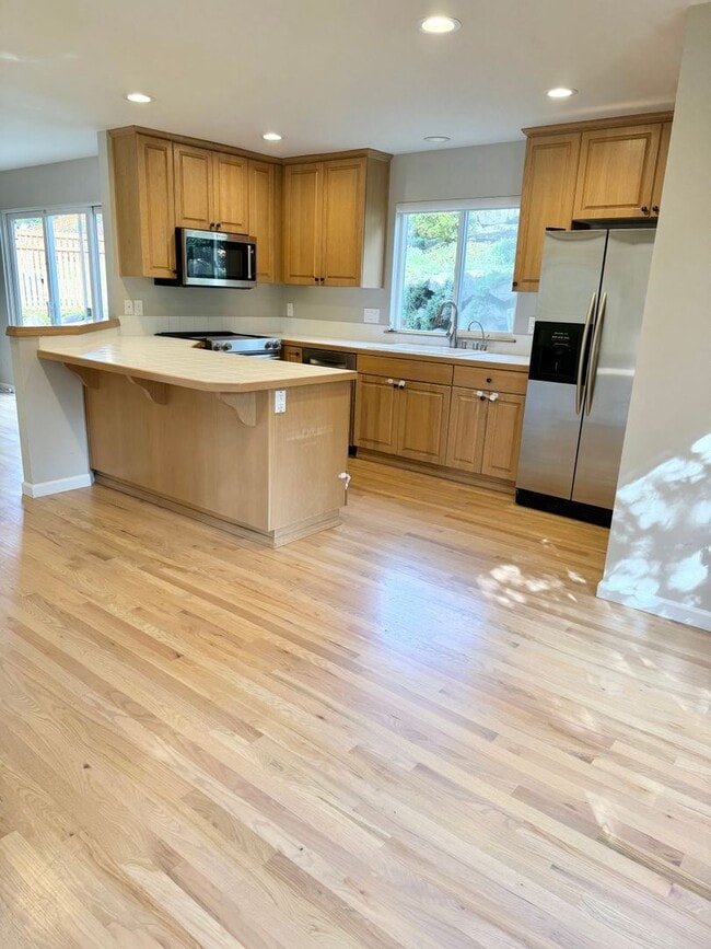 Building Photo - 3 Bd/2.5 Ba Newcastle Home