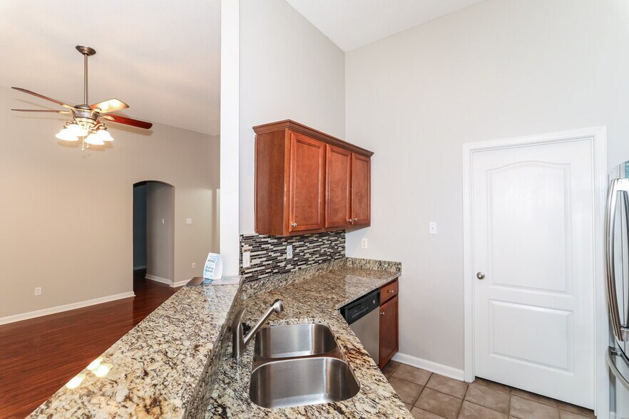 Building Photo - 60 Penny Ln