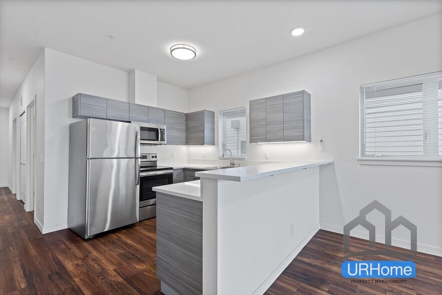 Primary Photo - Hollywood 12