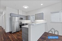 Building Photo - Hollywood 12