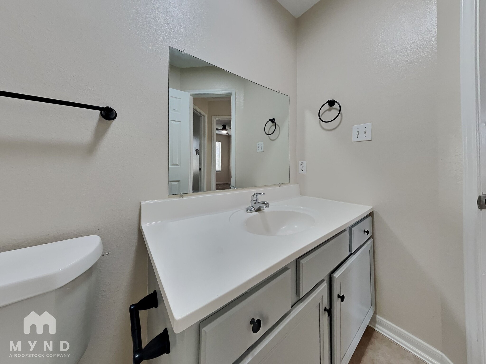 Building Photo - 6128 Sidney St