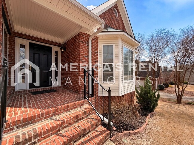 Building Photo - Spacious Five Bedroom Residence in Meadowbrook!