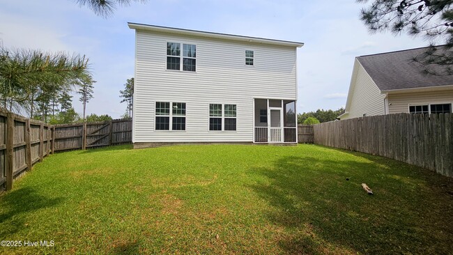 Building Photo - 714 Savannah Dr