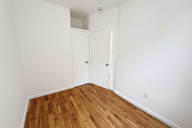 Building Photo - 35 Rock St