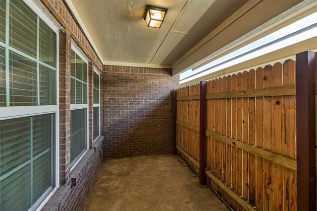 Building Photo - 831 Summercreek Dr