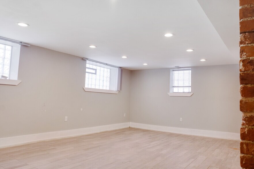 Building Photo - 109 Leicester Ct