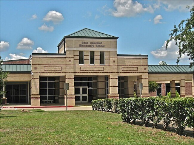 Building Photo - 8607 Saratoga Dr