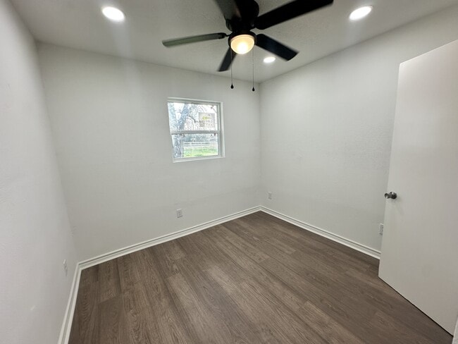 Building Photo - 11410 Red Hill Rd