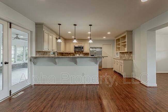 Building Photo - 109 Roberts Cir