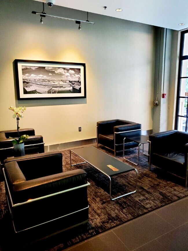 Building Photo - 1400 NW Irving St