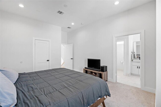 Building Photo - 1817 Elite Dr