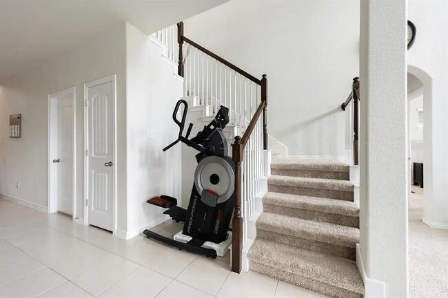 Building Photo - 3728 Mineral Dr