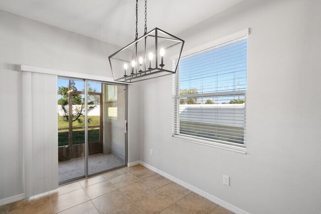 Building Photo - Like New TownHome For Rent in Touchstone!