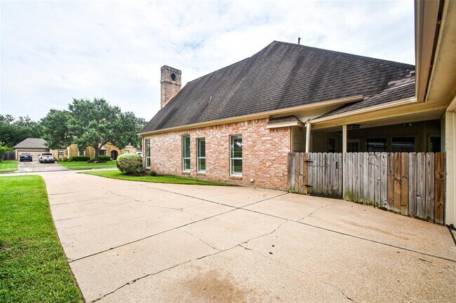 Building Photo - 811 Sugar Plum Cir