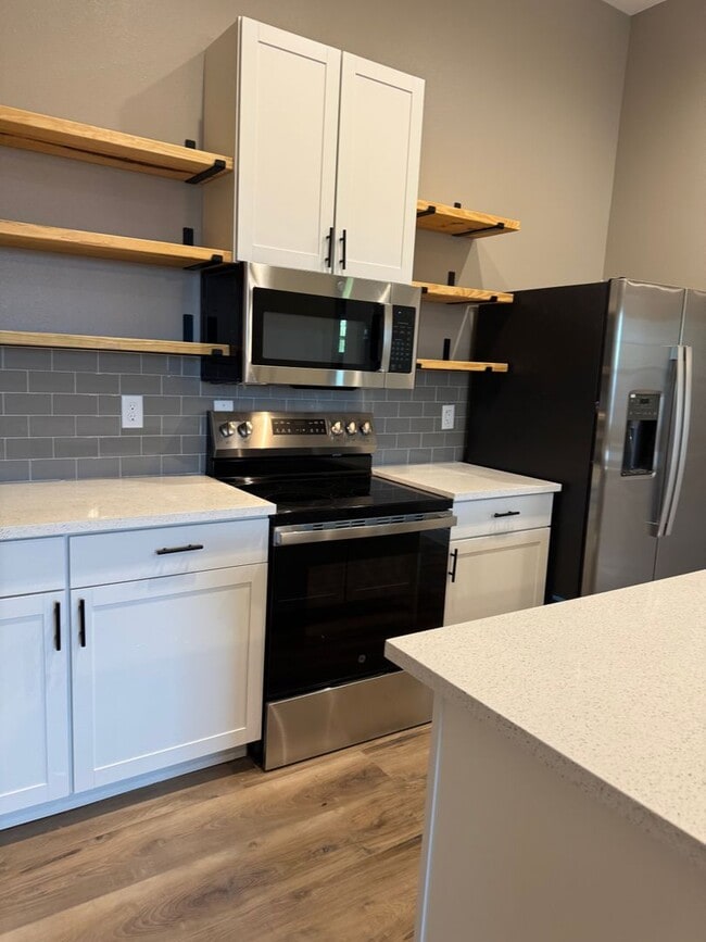 Building Photo - 923 Hagle Park Rd