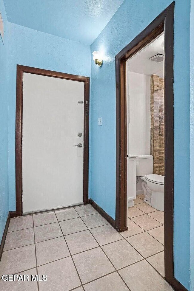 Building Photo - 323 Singh St