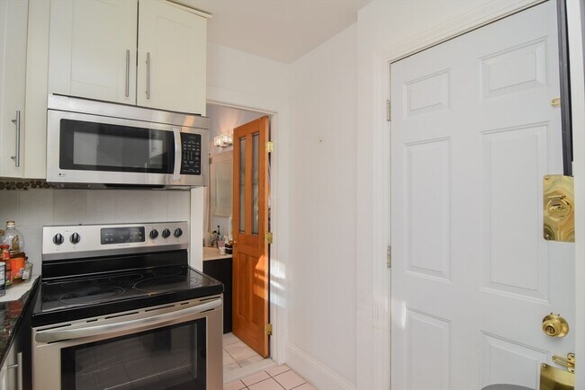 Building Photo - 96 St Paul St