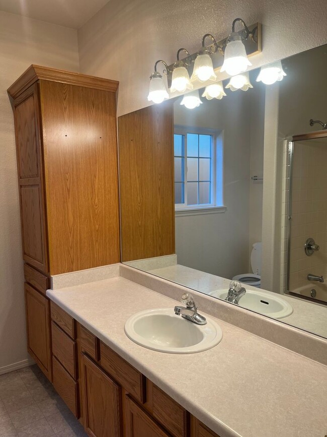 Building Photo - 3984-3988 Arrowhead Dr