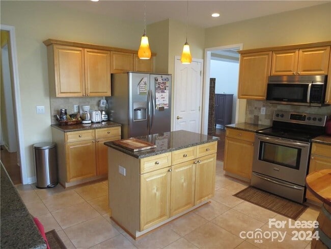 Building Photo - 1003 Basin Ct