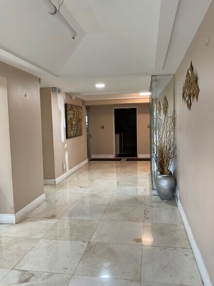 Building Photo - 3545 NE 167th St