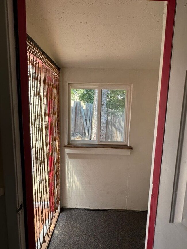 Building Photo - 415 E Hersey St