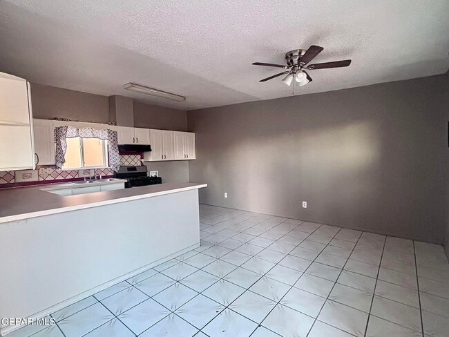 Building Photo - 7952 San Jose Rd