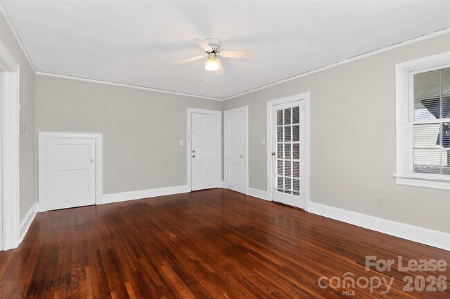 Building Photo - 1412 Park Dr