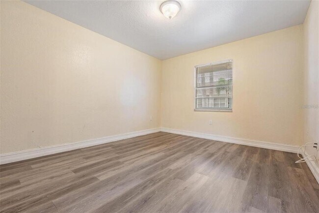 Building Photo - 5221 Bayshore Blvd