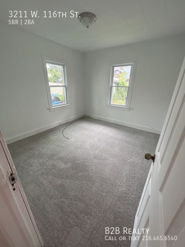 Building Photo - 3211 W 116th St