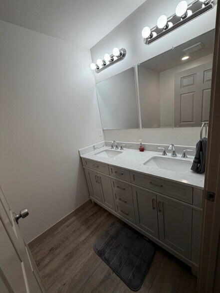 Building Photo - 185 Truman Dr