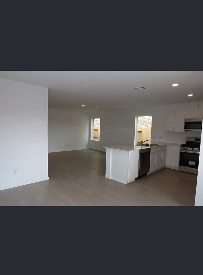 Building Photo - 5122 Red Drum Dr