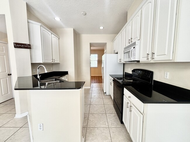 Building Photo - 13010 Langstaff Dr