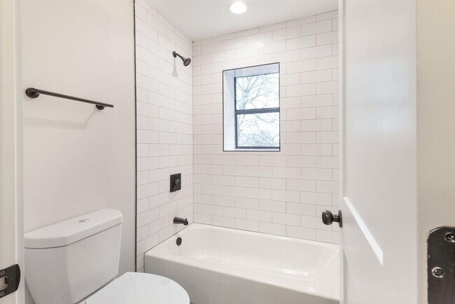 Building Photo - 396 Linden Ave NE