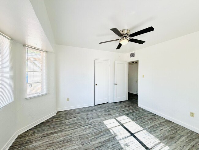 Building Photo - Timrod4134-4136