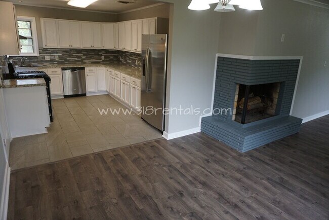 Building Photo - 4747 Crescent Dr