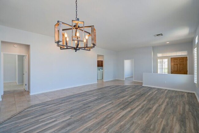 Building Photo - Gated Community!