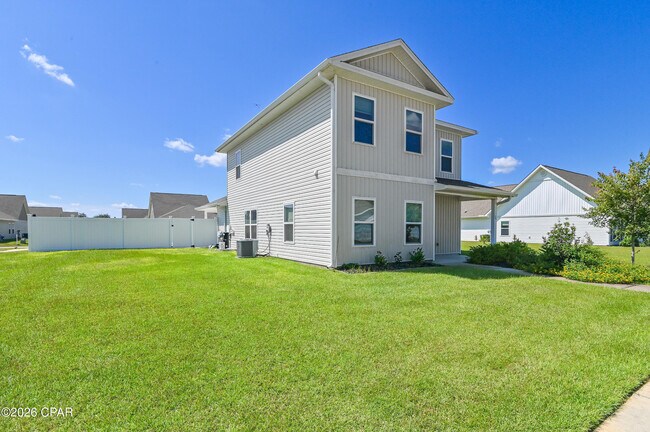 Building Photo - 56 Silverthorn St