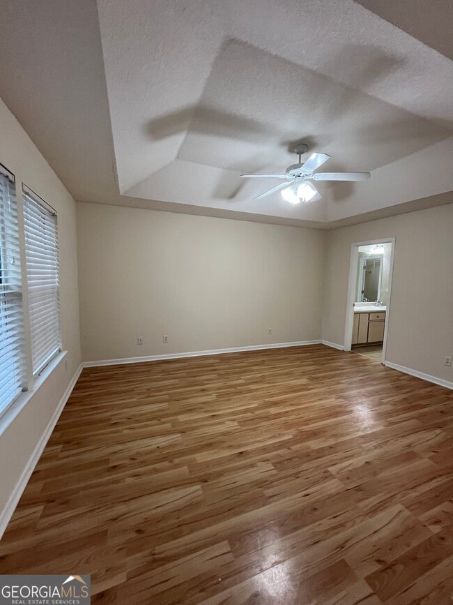 Building Photo - 209 Royal Palms Ave