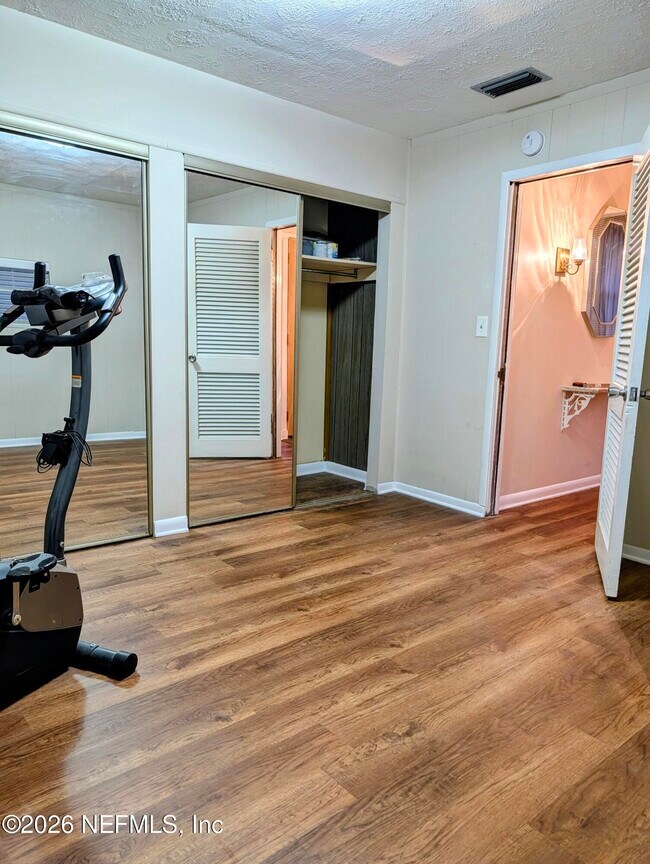 Building Photo - 4646 Martingale Rd