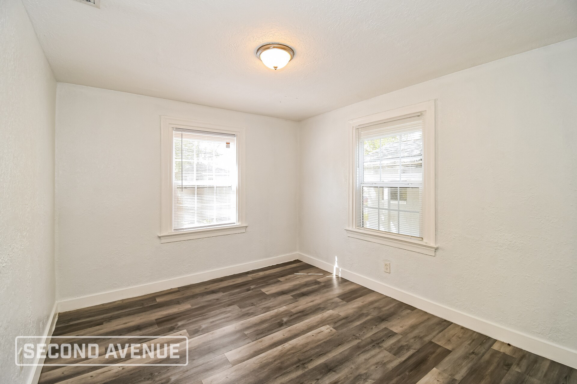 Building Photo - 1585 W 16th St