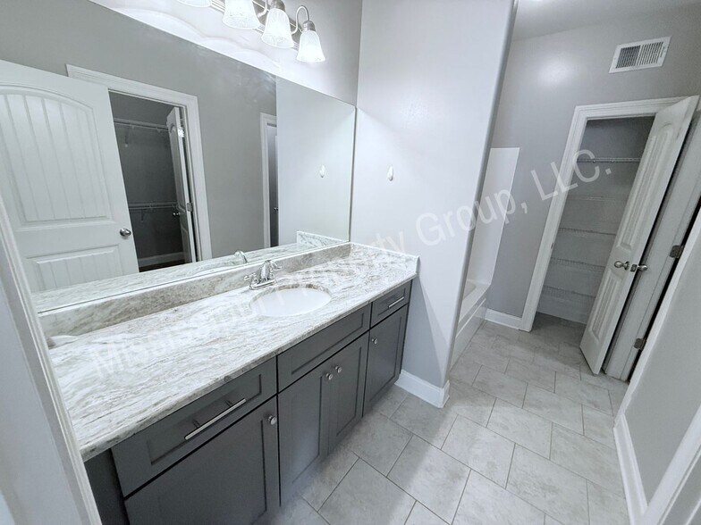 Building Photo - 224 Massee Cir