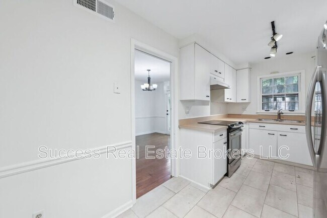 Building Photo - 14 Glenald Way NW