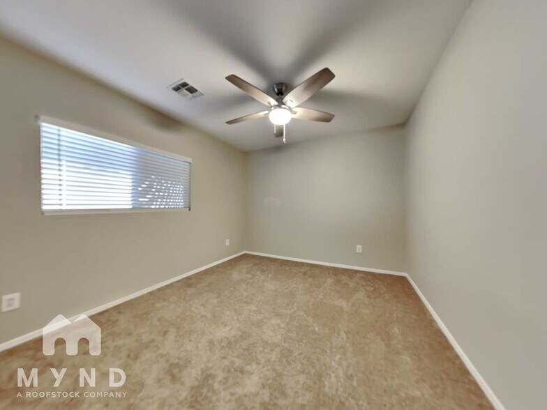 Building Photo - 11529 W Flores Dr