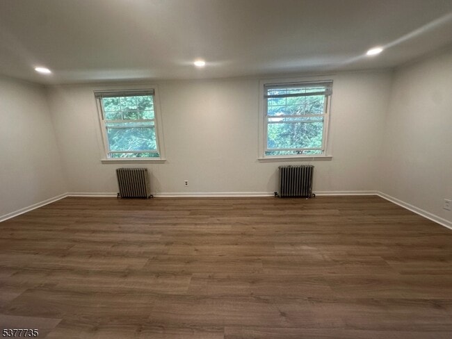Building Photo - 536 River Rd