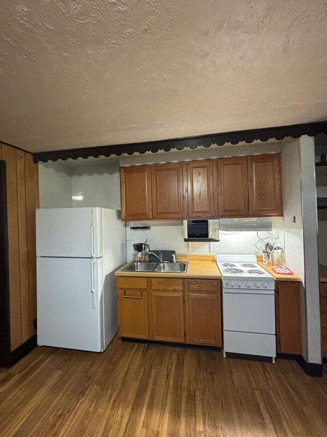 Building Photo - All utilities included 1 bedroom furnished unit / Located in North Pole AK / No pets