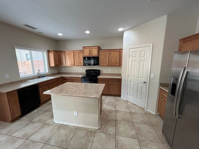 Building Photo - 26066 W Yukon Dr