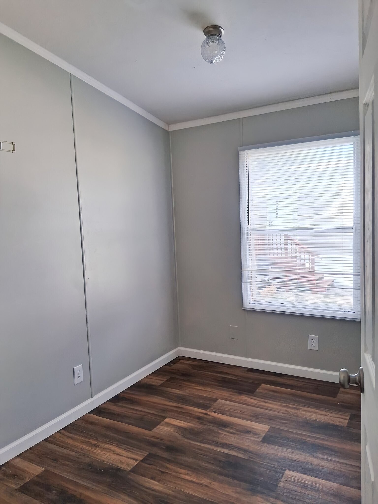 Building Photo - 14 Deerwood Park
