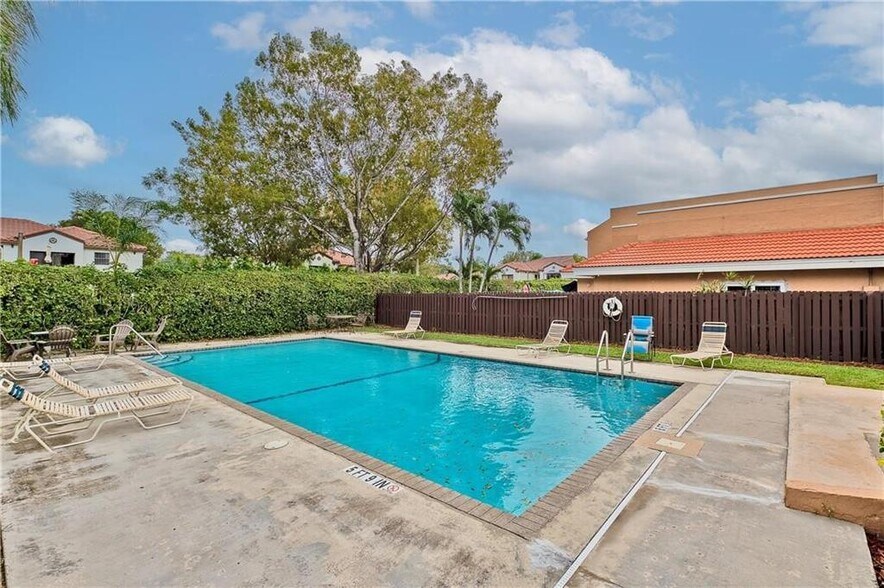 Building Photo - 12032 S Las Palmas Dr