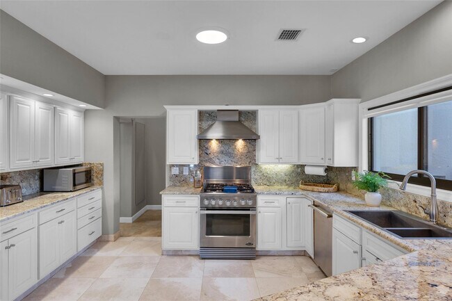 Building Photo - 616 Riviera Isle Dr