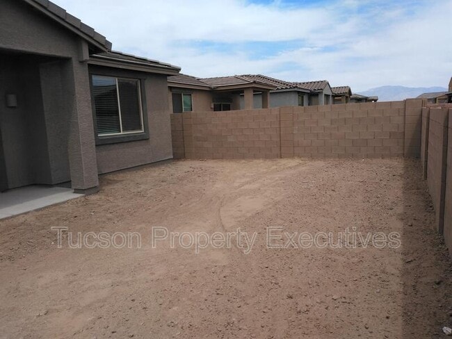 Building Photo - 10683 W Dickerson Dr